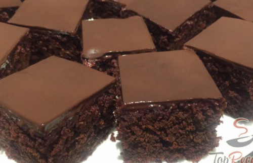Csokoládés, céklával bolondított brownie